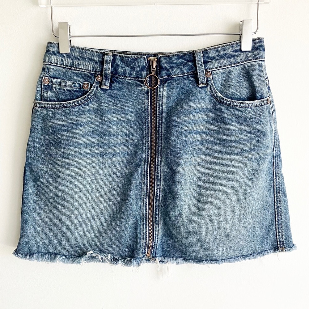 Free People We The Free Denim Miniskirt Sz 26 Zipper Blue Denim Raw Edge Pocket